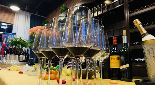 開(kāi)紅酒加盟店的選址技巧 開(kāi)紅酒加盟店的選址技巧